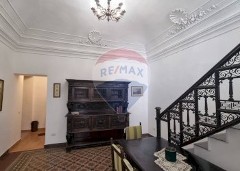 Scale - Bilocale Via Santa Chiara
28, Catania - foto 2