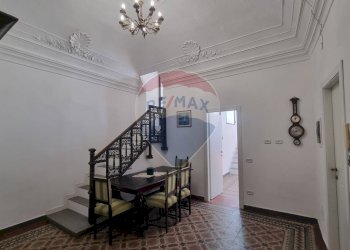 Scale - Bilocale Via Santa Chiara
28, Catania - foto 3