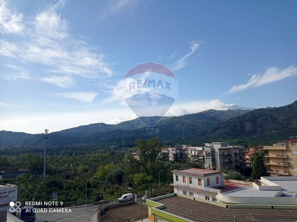 Vista delle montagne - Quadrilocale via umberto I
 
70, Gaggi - foto 2