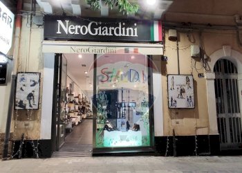 Edificio all\'aperto - Shop VIALE PRINCIPèE UMBERTO
 
44, Caltagirone - photo 10