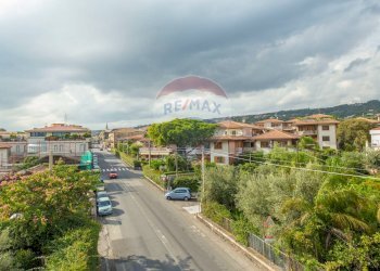 Edificio all\'aperto - Casa indipendente Strada Statale 114 Orientale Sicula
 
159, Aci Castello - foto 45