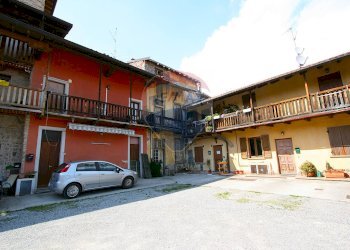 Edificio all\'aperto - Two-room apartment VIA CESARE BATTISTI
 
22, Curno - photo 2