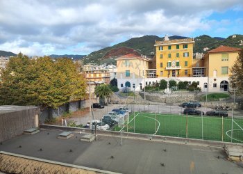 Vista dal balcone - Trilocale Via San Girolamo Emiliani
 
14, Rapallo - foto 26