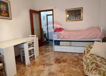 Camera / camera da letto - Trilocale Via San Girolamo Emiliani
 
14, Rapallo - foto 8