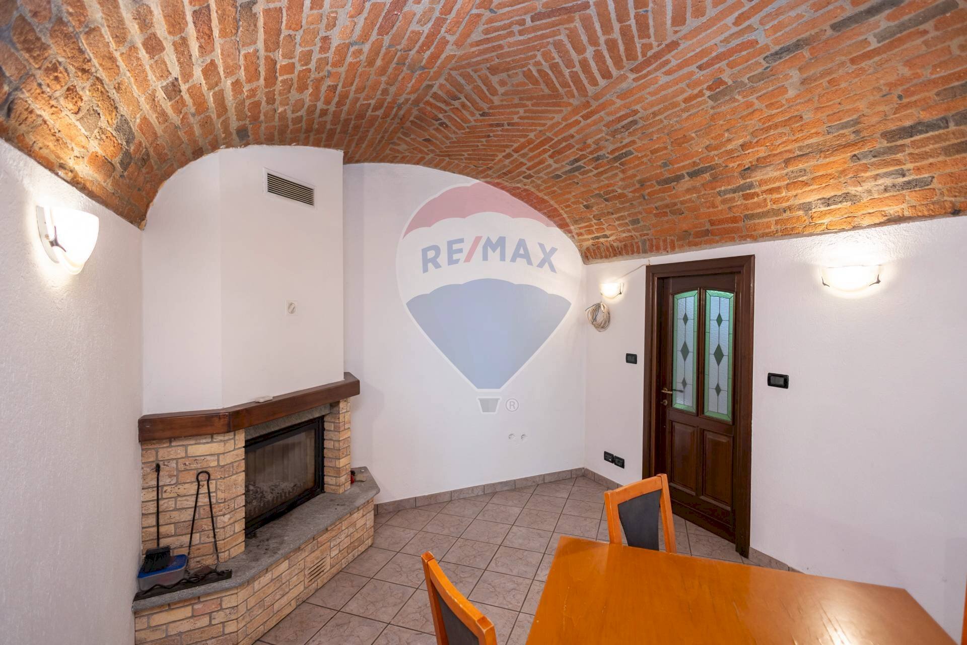 Sala da pranzo - Semi-detached house frazione spineto
 
145, Castellamonte - photo 2