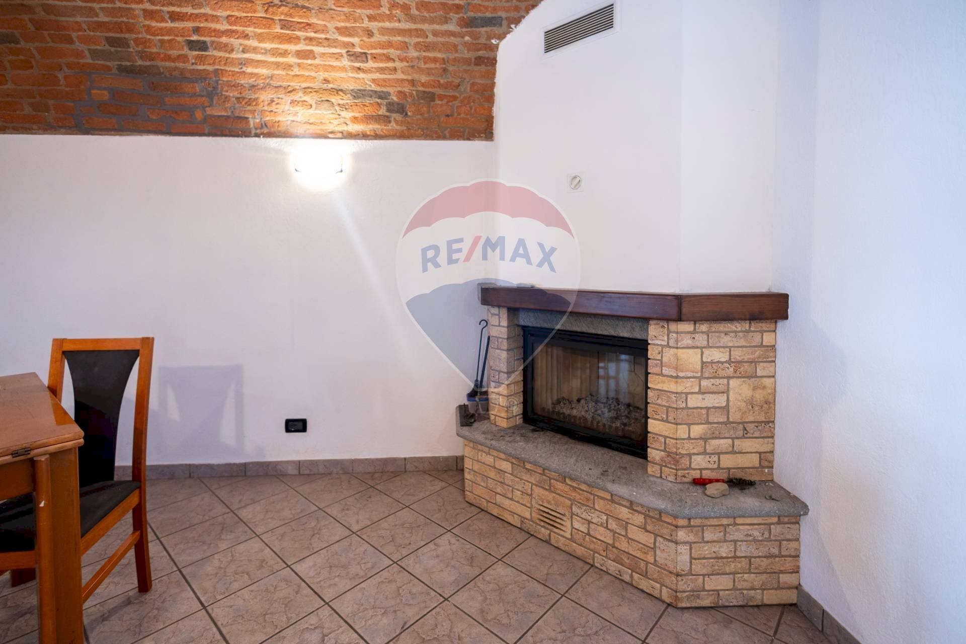 Sala da pranzo - Semi-detached house frazione spineto
 
145, Castellamonte - photo 3