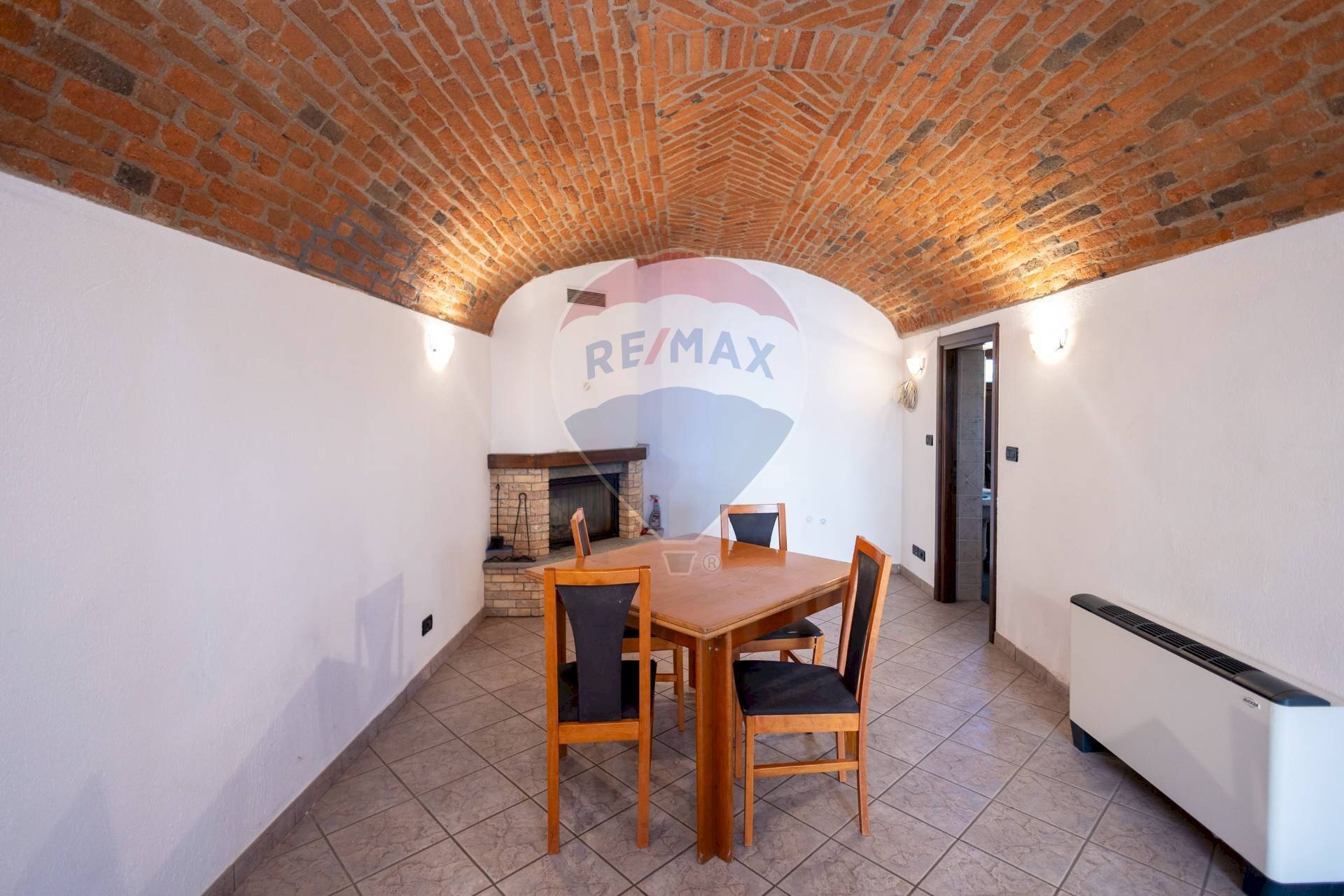Sala da pranzo - Semi-detached house frazione spineto
 
145, Castellamonte - photo 1