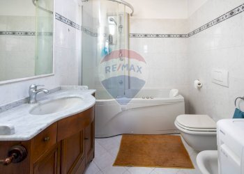 Bagno - Casa semi indipendente frazione spineto
 
145, Castellamonte - foto 30