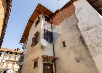 Edificio all\'aperto - Casa semi indipendente frazione spineto
 
145, Castellamonte - foto 39