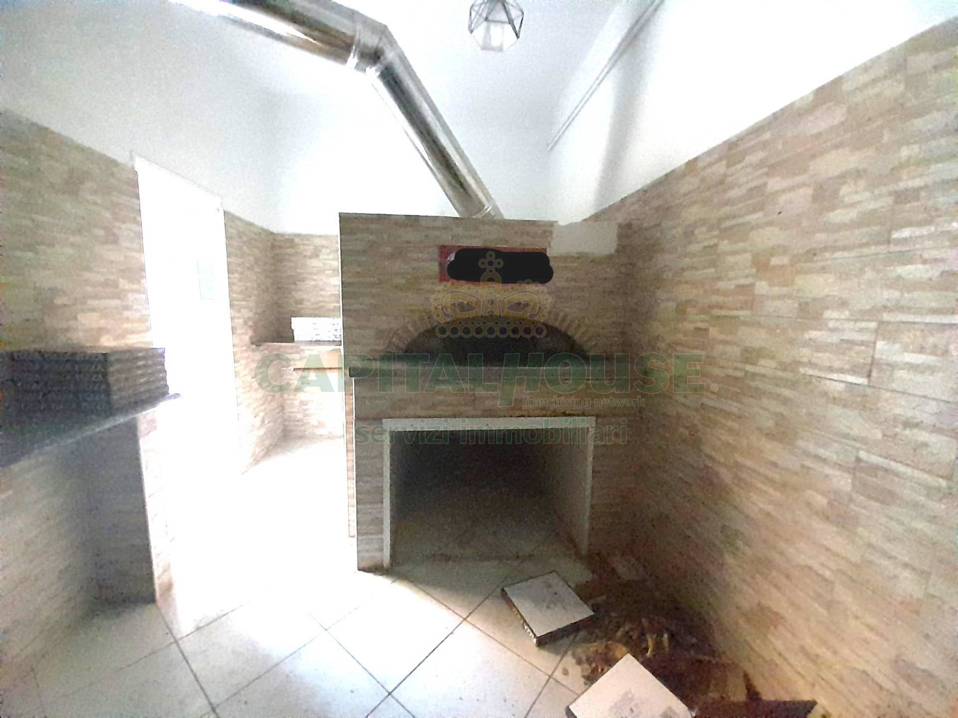 Foto 1 - Commercial Premises Via Tazzoli, Caserta - photo 1