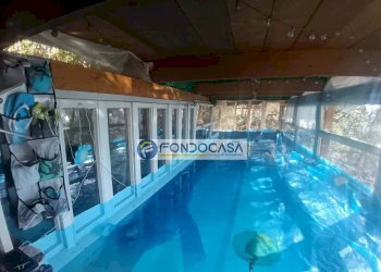 piscina coperta riscaldata - Casa indipendente via tecchioni, Massa - foto 3