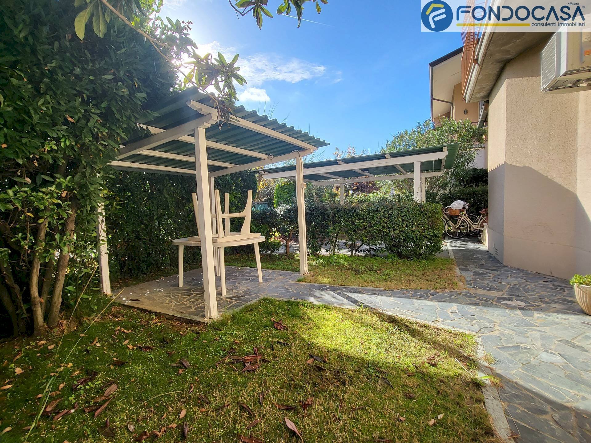 giardino - Villa a Schiera Via Tonfano
182, Pietrasanta - foto 2
