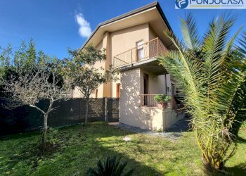 esterno - Villa a Schiera Via Tonfano
182, Pietrasanta - foto 1