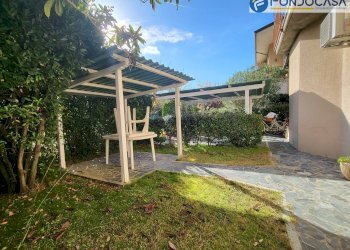 giardino - Villa a Schiera Via Tonfano
182, Pietrasanta - foto 2