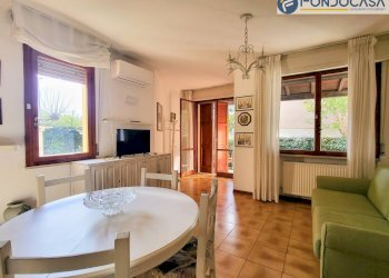 soggiorno - Villa a Schiera Via Tonfano
182, Pietrasanta - foto 8