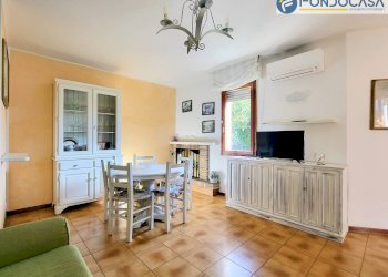 soggiorno - Villa a Schiera Via Tonfano
182, Pietrasanta - foto 9