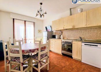 soggiorno con cucina p1 - Villa a Schiera Via Tonfano
182, Pietrasanta - foto 28