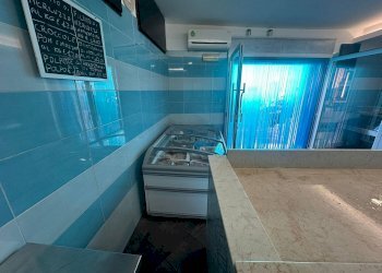 Foto 7 - Locale Commerciale Via Roma
 
72, Casarano - foto 7