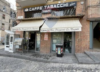Edificio all\'aperto - Attività Commerciale Piazza Sant'Eframo Vecchio
16-17-18, Napoli - foto 1