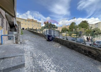 Edificio all\'aperto - Attività Commerciale Piazza Sant'Eframo Vecchio
16-17-18, Napoli - foto 14