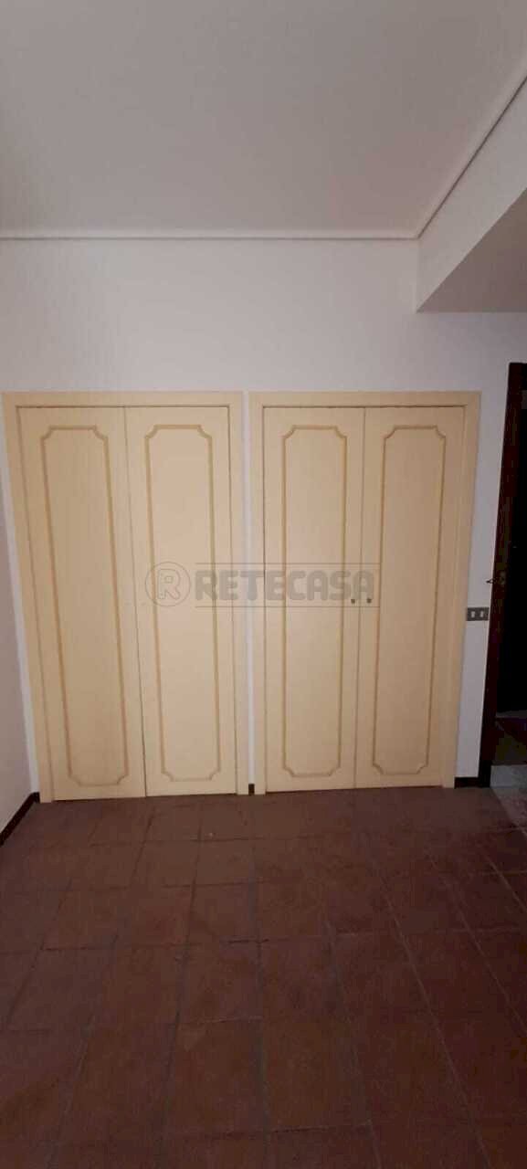 armadio a muro_ ingresso.jpg - Appartamento Viale Papa Giovanni XXIII 45, Bergamo - foto 2