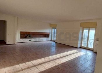 living con camino.jpg - Appartamento Viale Papa Giovanni XXIII 45, Bergamo - foto 1