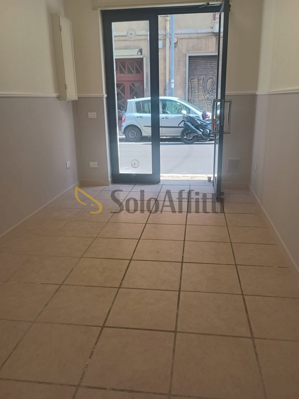 2e1423ac-fee7-4d62-864f-be35df303c95.JPG - Commercial Premises Via Timavo 21, Bari - photo 2