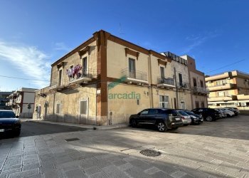 facciata - Locale Commerciale Via Bellino 4, Bitritto - foto 2