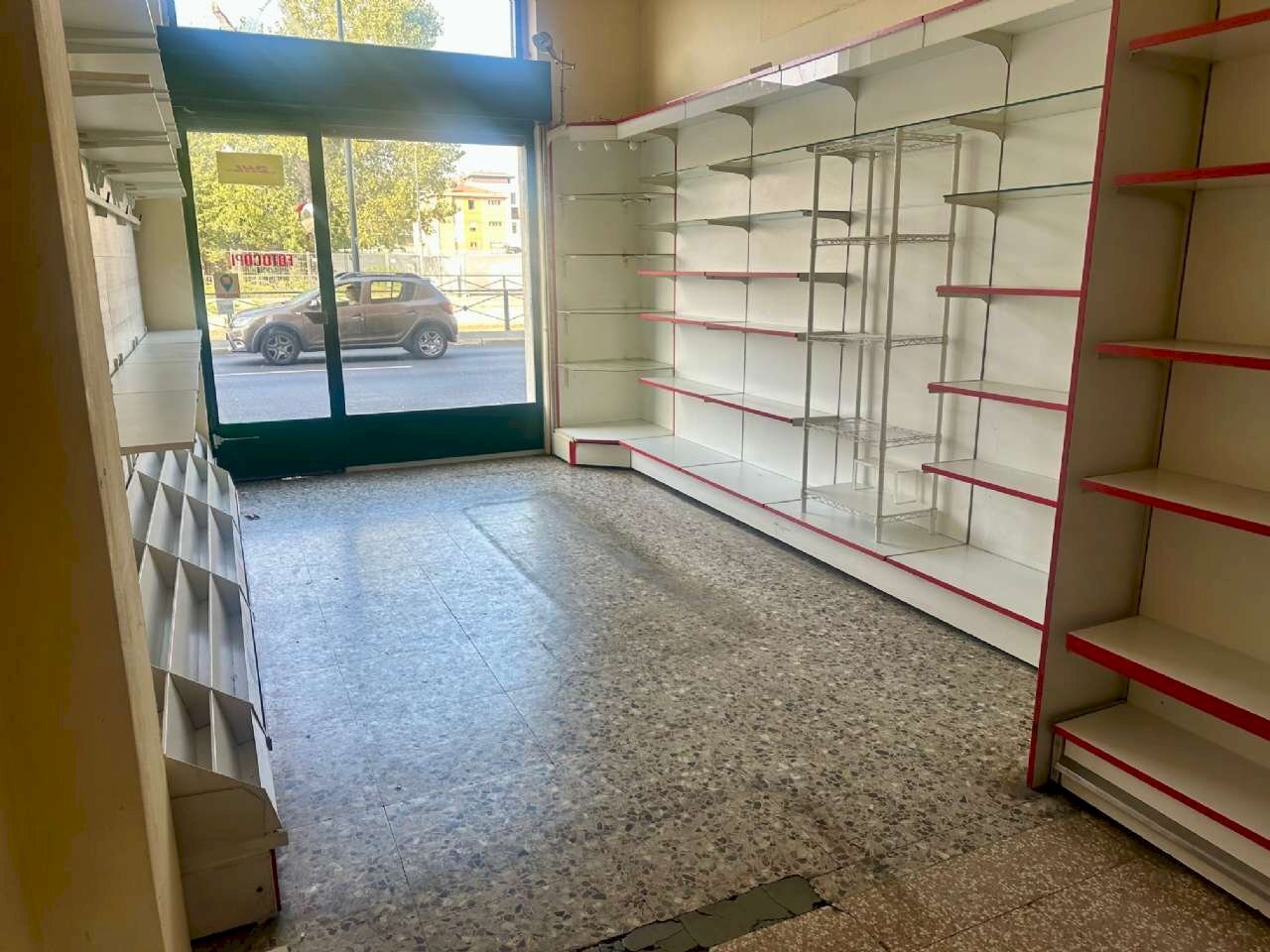 Negozio via Lodovico il Moro 159, Milano (zona Ronchetto Sul Naviglio) - foto 2