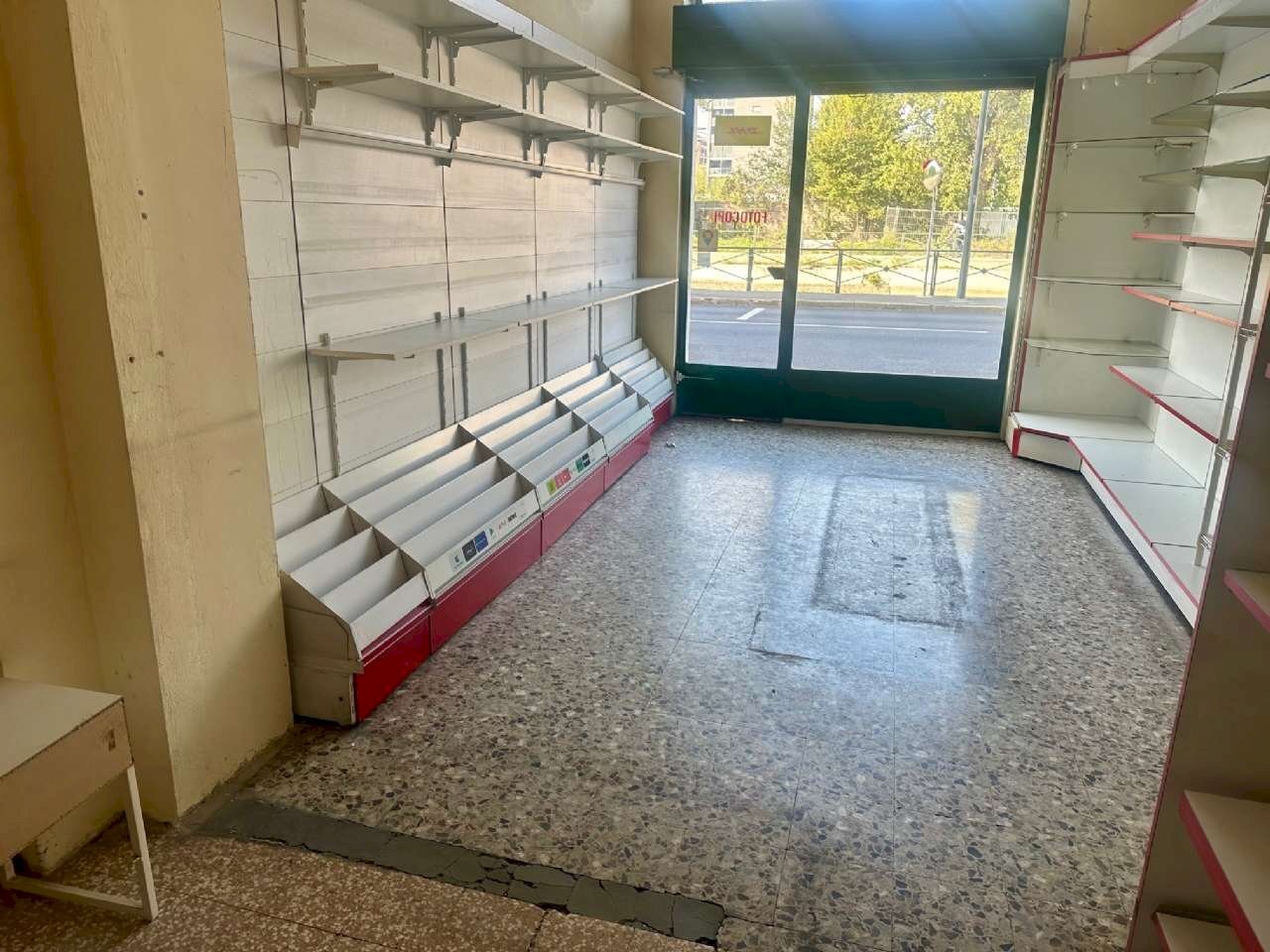 Negozio via Lodovico il Moro 159, Milano (zona Ronchetto Sul Naviglio) - foto 3