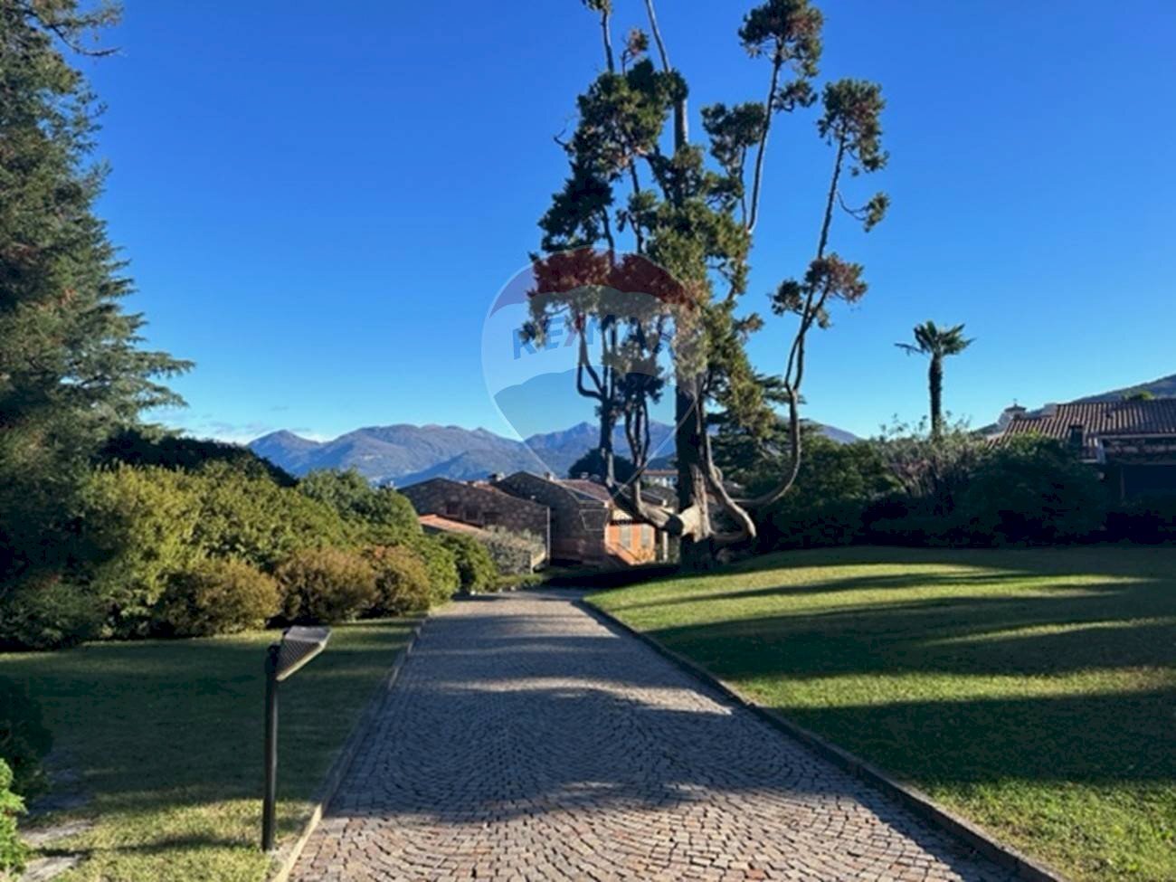 Vista delle montagne - Bilocale Via Roma
 
7, Porto Valtravaglia - foto 1