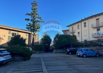 Edificio all\'aperto - Bilocale Via Roma
 
7, Porto Valtravaglia - foto 2