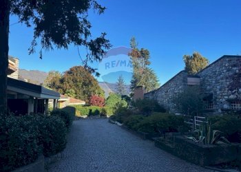 Giardino - Bilocale Via Roma
 
7, Porto Valtravaglia - foto 8