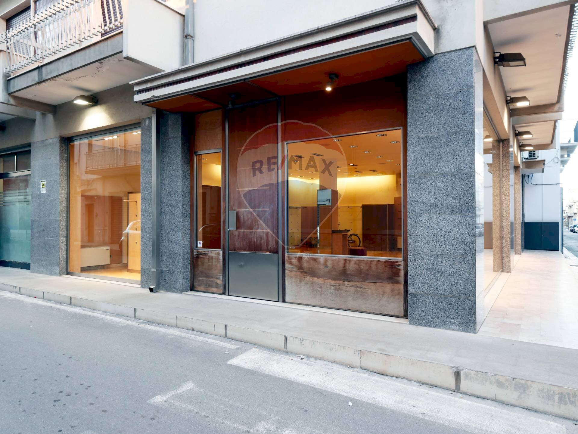 Edificio all\'aperto - Locale Commerciale Via Capitano Sauro
 
2, Noicàttaro - foto 2