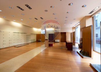 Ricezione / Lobby - Locale Commerciale Via Capitano Sauro
 
2, Noicàttaro - foto 7