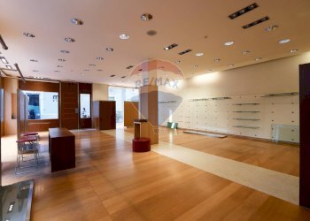 Ricezione / Lobby - Locale Commerciale Via Capitano Sauro
 
2, Noicàttaro - foto 8