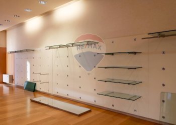 Stanza vuota - Locale Commerciale Via Capitano Sauro
 
2, Noicàttaro - foto 11