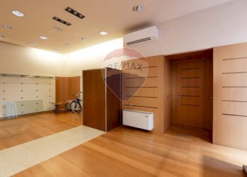 Stanza vuota - Locale Commerciale Via Capitano Sauro
 
2, Noicàttaro - foto 17