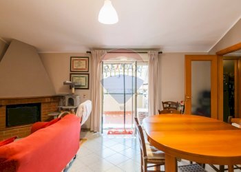 Sala da pranzo - Bilocale Via duca degli abruzzi
 
46, San Giovanni la Punta - foto 5