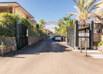 Edificio all\'aperto - Bilocale Via duca degli abruzzi
 
46, San Giovanni la Punta - foto 27