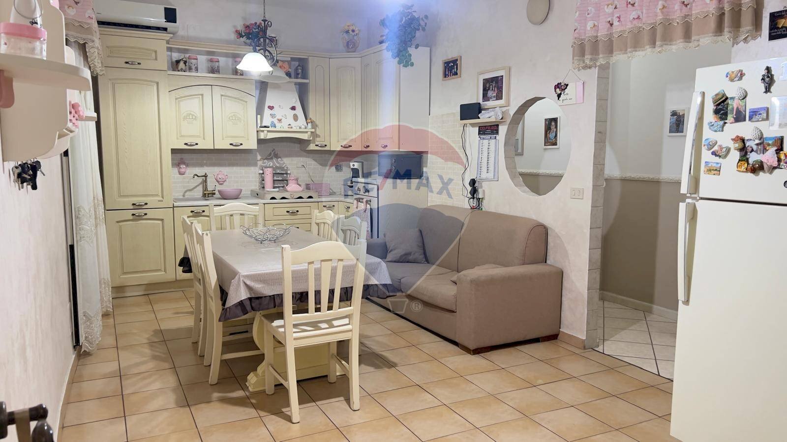 Sala da pranzo - Trilocale Via Alcantara
 
38, Catania - foto 1