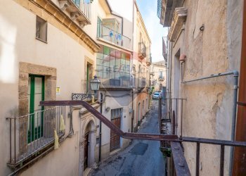 Edificio all\'aperto - Quadrilocale via romano
 
11-13, Caltagirone - foto 7
