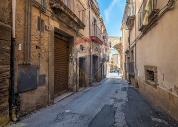 Edificio all\'aperto - Quadrilocale via romano
 
11-13, Caltagirone - foto 19