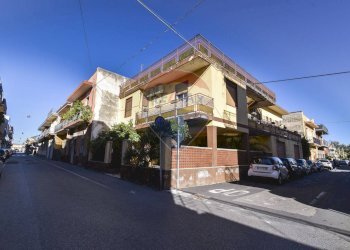 Edificio all\'aperto - Casa indipendente Via Ulivi
 
73, San Gregorio di Catania - foto 2