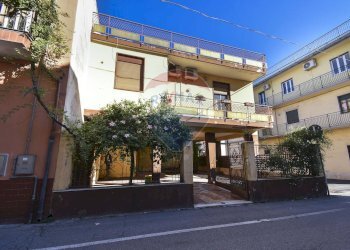 Edificio all\'aperto - Casa indipendente Via Ulivi
 
73, San Gregorio di Catania - foto 3