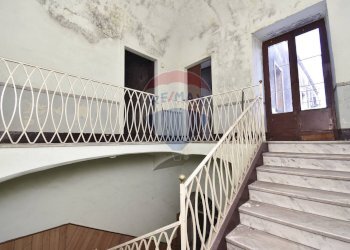 Scale - Casa indipendente Via Meli
 
15, Giarre - foto 18