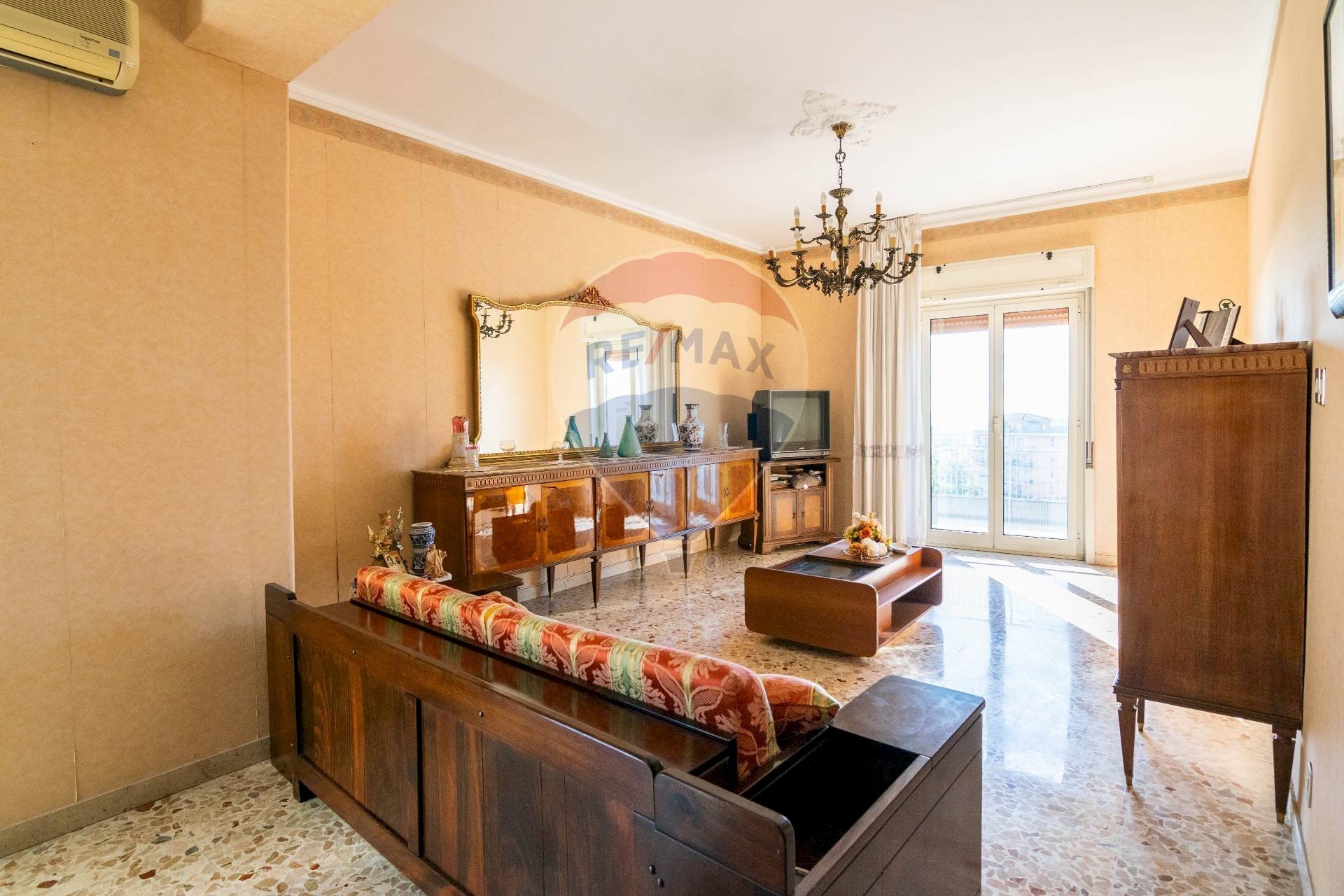 Soggiorno - Four-room apartment Via Eugenio Barsanti
 
3, Catania - photo 3