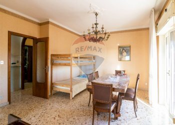 Sala da pranzo - Quadrilocale Via Eugenio Barsanti
 
3, Catania - foto 5