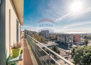 Balcone - Quadrilocale Via Eugenio Barsanti
 
3, Catania - foto 14