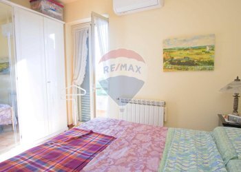 Camera / camera da letto - Trilocale Via Falcone e Borsellino
 
2, Nizza di Sicilia - foto 45